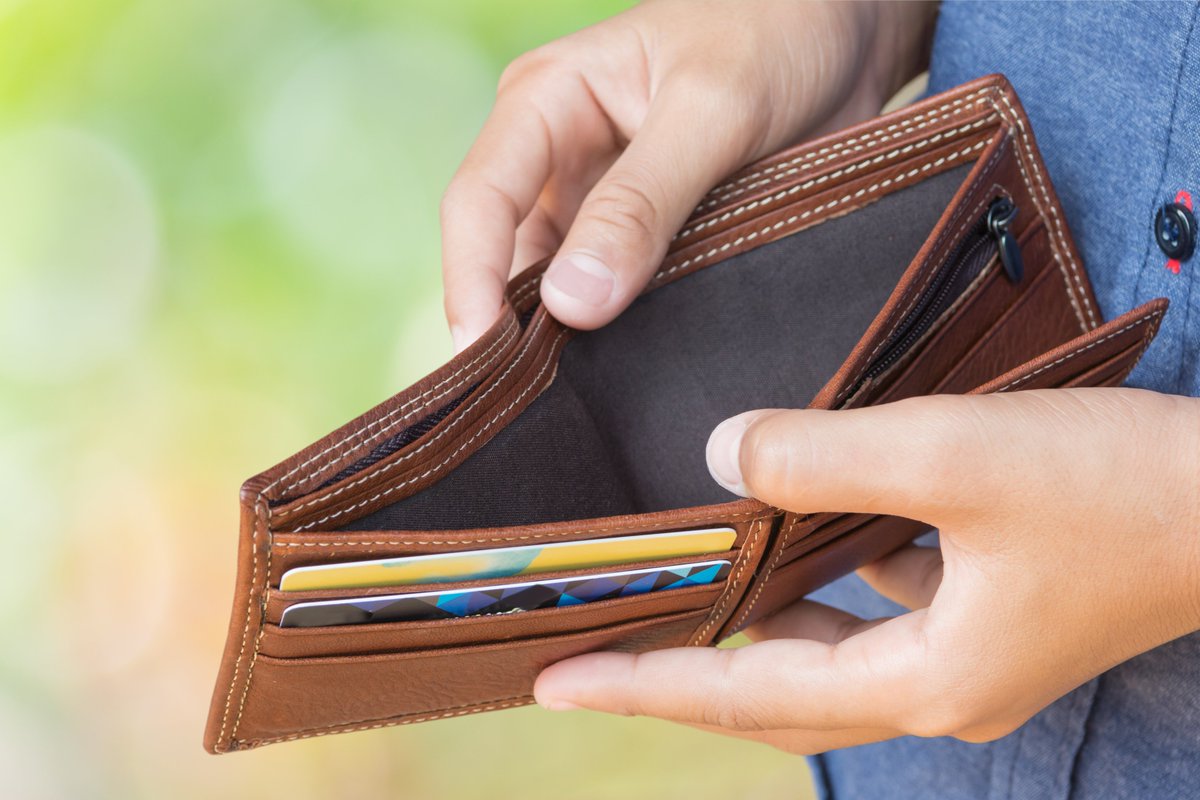 NewsBFM's tweet photo. 1. 287,411 individuals in Malaysia were declared bankrupt as of March 2022.

Most of them are made up of young individuals who are still working.

The Malaysian Department Insolvency told Kosmo, Selangor had the most number of cases at 71,659 followed by Kuala Lumpur with 45,630. https://t.co/o7zYuoQmQG