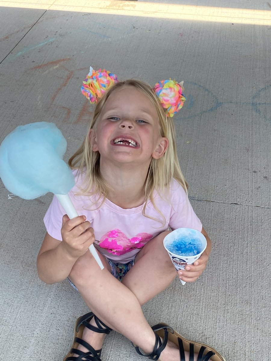 hollfrazier's tweet photo. Tomorrow is this girls last day of Pre-K. She has grown so much, worked incredibly hard, made great friends, and loved every moment with @Kellsp21 &amp; Ms. Kourtney. I am so thankful for all the love that has been poured into her this year ❤️ She’s off to Kindergarten! https://t.co/vlHj7I75RX