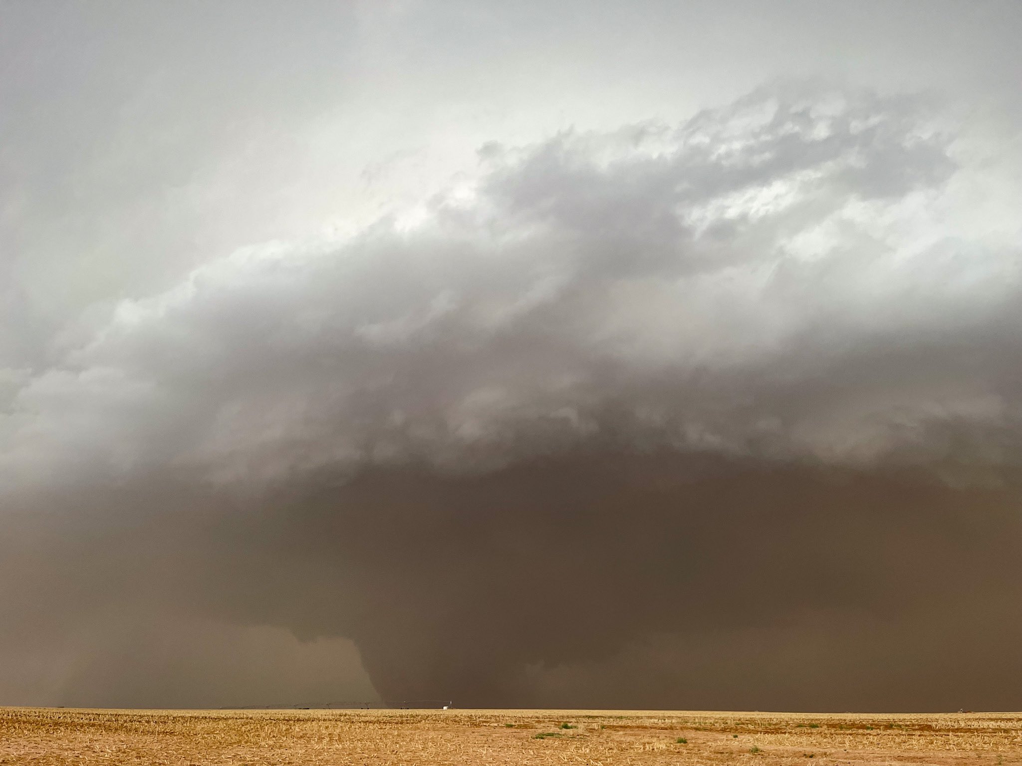 Matt Phelps على تويتر "Large tornado near Morton, Texas around 610pm CDT https//t.co