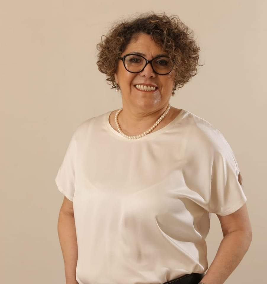 JHSaabUNT's tweet photo. Con profundo pesar despido a la Dra. Nélida "Perla" Escudero, que falleció hoy, una comprometida docente, funcionaria destacada de nuestra Facultad de Derecho y sobre todo, una gran persona. Además, recientemente flamante Decana electa. Mis condolencias a su esposo y familia. https://t.co/sBQqyNxBWP