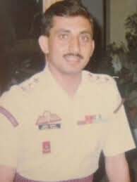 Anubakshi8's tweet image. An Era of Legend
Bravery | Courage | honour | pride
On this day in year 1968,a Legend was born in Jodhpur where his father Sub Maj.Rulia Ram was posted.
As he was GREAT SCHOLAR, BRAVE, WISE, CALM.
He proved that on every step from school to War Memorial Delhi.
Sudhir Bhaiya