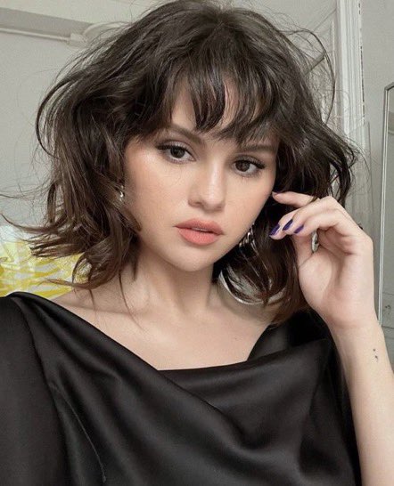 GomezSource's tweet photo. “You’re not the first [to tell me that]” 

— Selena Gomez to an interviewer on her starring in a Linda Rondstadt biopic https://t.co/KLheIBcqCN