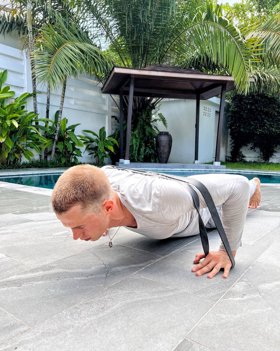 AnttiPatrik's tweet photo. “Don’t count the days, make the days count.”
- Muhammad Ali

#fitness #fitnesslifestyle #motivation #fitnessmotivation #training #pushups #resistancebandpushups #quote https://t.co/TG3lVF5FQ1