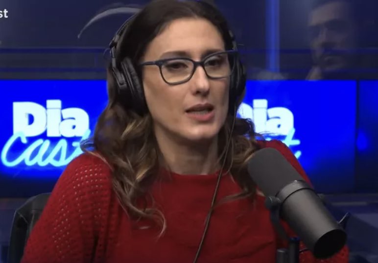 MarceloCarvFr's tweet photo. Tres coisas sobre @PaolaCarosella:
1)Nunca fui a um restaurante dela. 
2) Nao irei e você tampouco deveria. 3) A esquerda está sendo tão maravilhosa na Argentina que para ela própria deixar de  ser escrota ou burra deveria voltar para lá. https://t.co/jNbjyiSXp1 via @YouTube https://t.co/KaF9WTB3VU