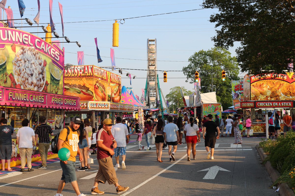 CityofEC's tweet photo. We hope you had a spud-tacular time at the Potato Festival this weekend!
#elizabethcitync #visitec #ncpotatofestival https://t.co/qlQK7Sf1IZ