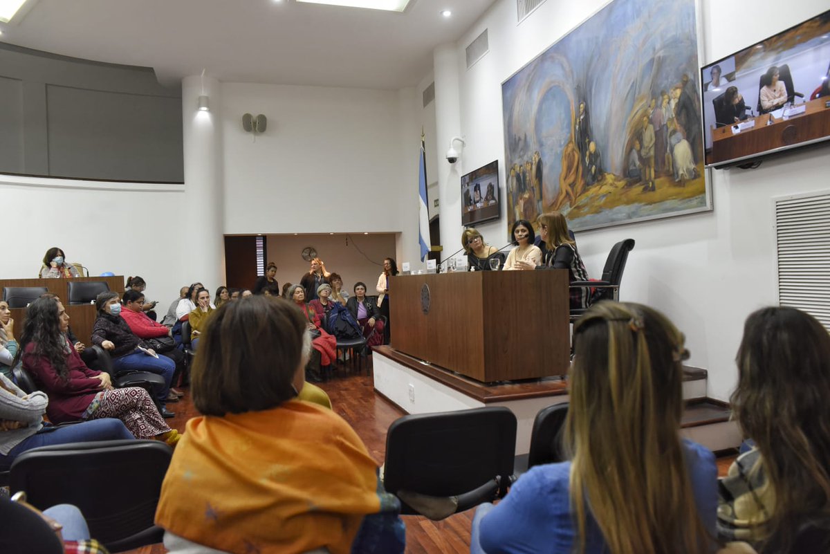 Laura Mondino tweet media
