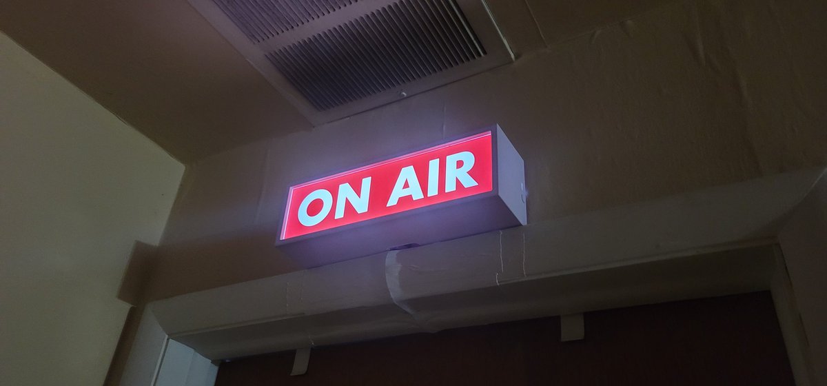 thenickarcade's tweet photo. Loving the new sign! Going love at 9pm est #oriandtheblindforesr #nickarcadelive #SmallStreamersConnect @mrslethalncute https://t.co/UR95Qxeceq
