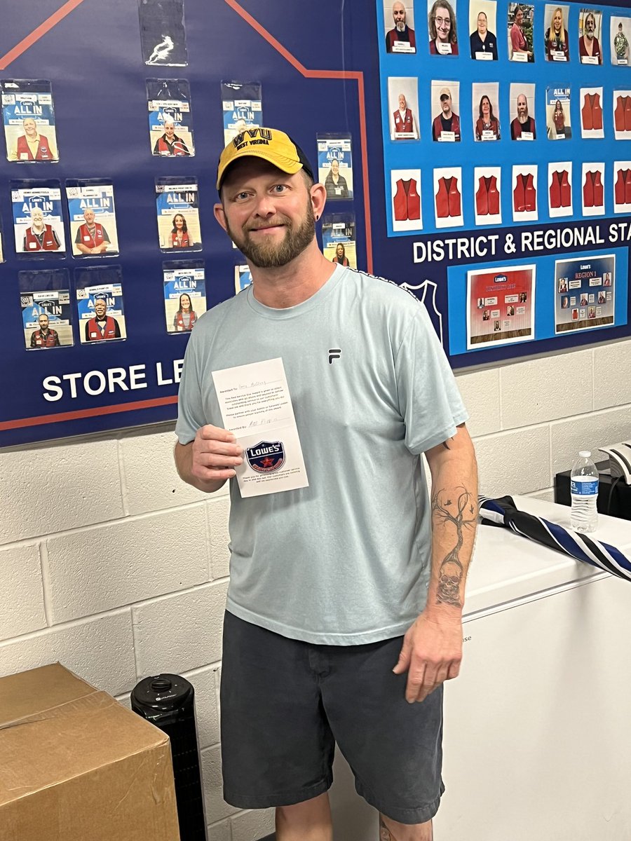 MattFlippin2's tweet photo. Shoutout to Gary McClung, our newest Sales Specialist!  Great job adding related services and generating 7 new credit accounts in just a few days in position!  Now that’s SMART Service!  @TracyKeyes1 @1369DMIS @nmcmillan1369 @BlueBoxR1 https://t.co/fsupZiBFqd