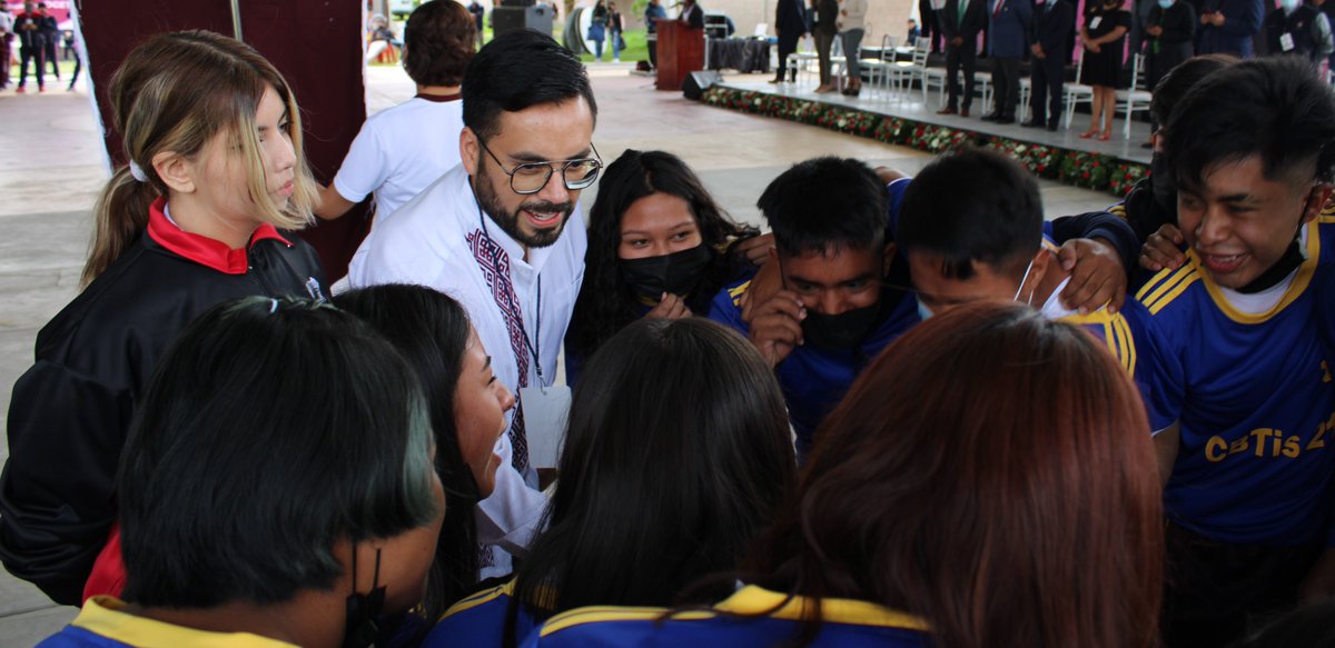 Jesusls2020's tweet image. Ser estudiante es una condición de la mayor trascendencia; #LaNuevaEscuelaMexicana a través de la excelencia educativa busca formar mujeres y hombres preparados de manera integral, es decir, en lo académico pero también para la vida, siendo mejores personas. 
#EducarConValores