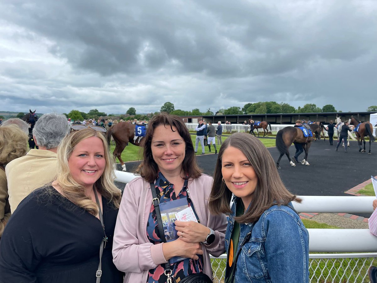 HoltzEmma's tweet photo. Fab day at the races with this lovely lot 💛 #TeamTBP https://t.co/QVvaxhJGXg