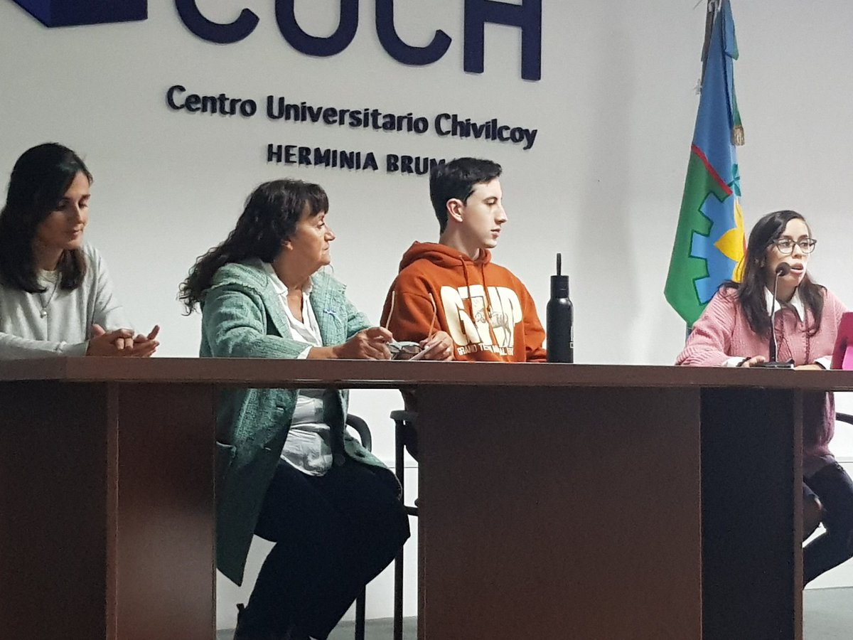 BritosFabio's tweet photo. Gracias @CPRamosJacque y @ChivilcoyEco por la invitación a la disertación del joven @jerobatistasoy en el #CUCH de @MuniChivilcoy . Un honor contar con jóvenes como Jerónimo tan comprometidos y capacitados para abordar el tema.
#SaberParaActuar
#MedioAmbiente https://t.co/yWc32BBhMd