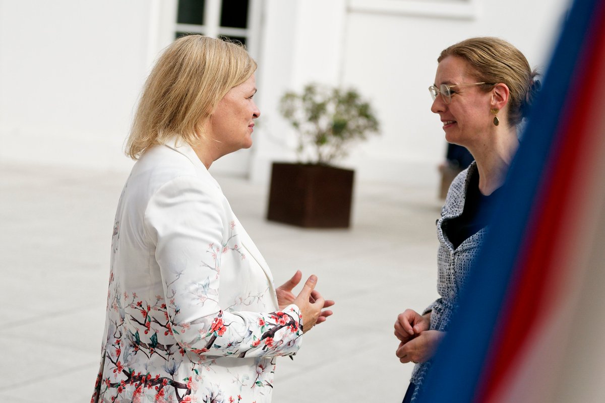 BMI_Bund's tweet photo. Die Innenministerinnen und Innenminister aus 🇩🇪 🇱🇮 🇱🇺 🇦🇹 🇨🇭 kommen heute und morgen in #Königstein zu Beratungen zusammen. Themen des bilateralen Austauschs: Kampf gegen grenzüberschreitende Kriminalität, russische Desinformation und Hilfe für ukrainische Geflüchtete. https://t.co/InUblLqoSD