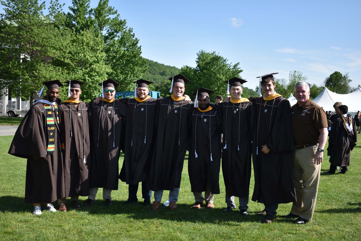 LehighFootball's tweet photo. Congrats to all of our graduates and the entire Lehigh Class of 2022! 🎉🎓🏈

#LehighGrad #Lehigh22 #beGREAT https://t.co/47IhUYK2mS
