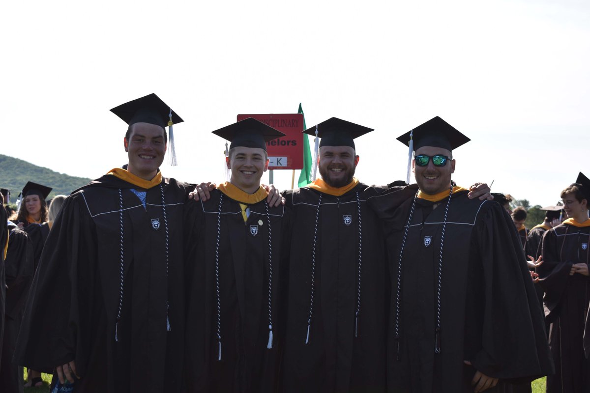 LehighFootball's tweet photo. Congrats to all of our graduates and the entire Lehigh Class of 2022! 🎉🎓🏈

#LehighGrad #Lehigh22 #beGREAT https://t.co/47IhUYK2mS