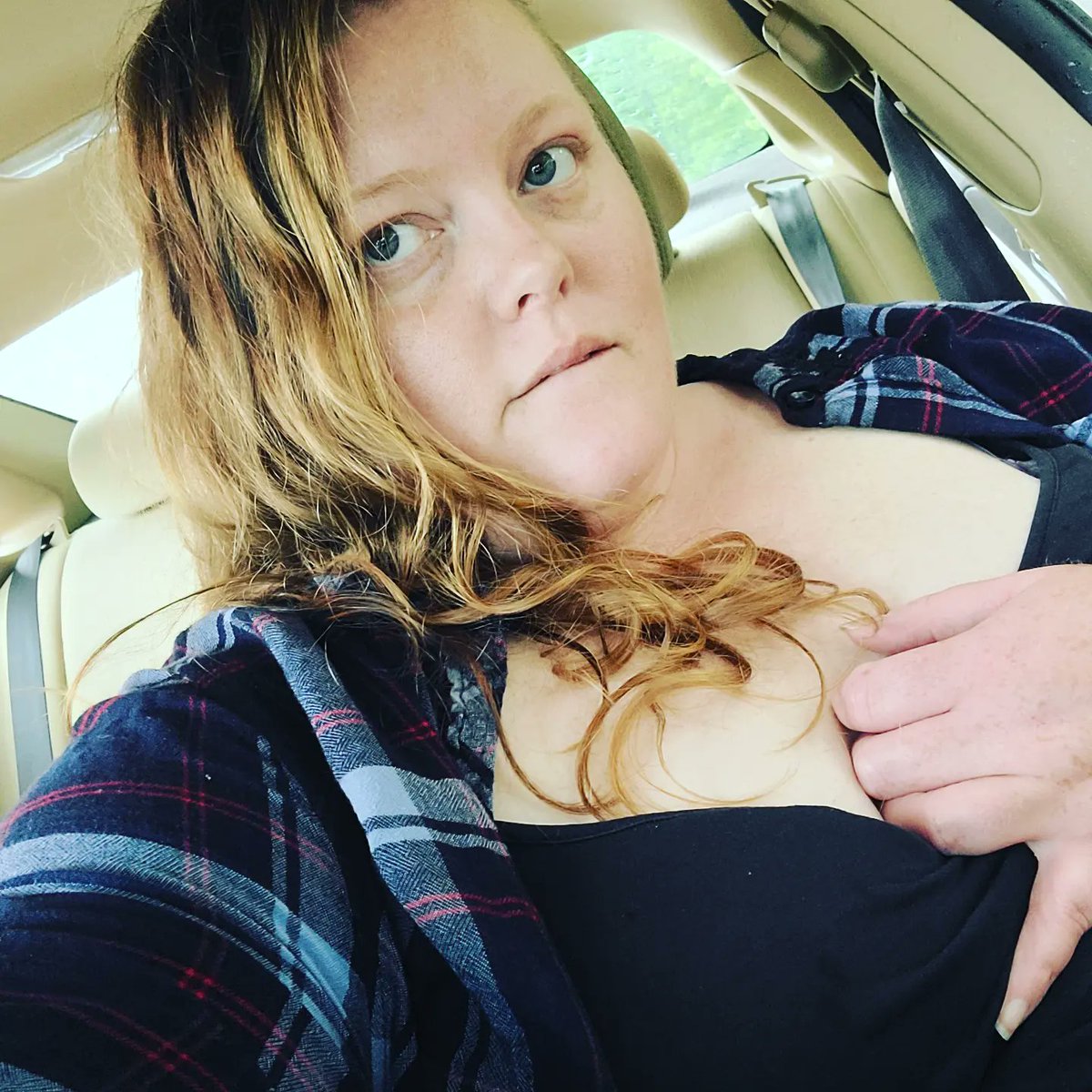 BelliDomme's tweet photo. Rainy day blahhhh! It passes me off. Who's bending over for me?

#bendovermyknee #bendover #femaledomination #femalemaster #redhead #redheadedomme #redheadominatrix #redheadbbw https://t.co/IzE057Ht1z
