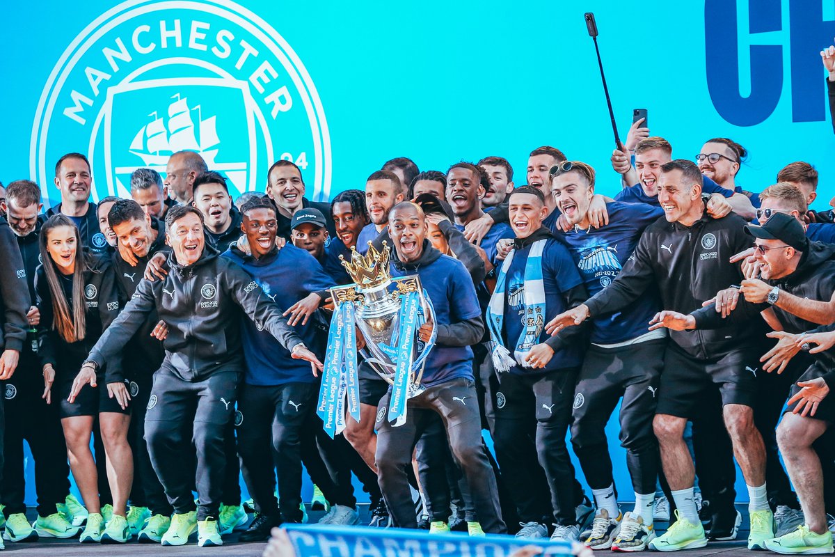Cityarabia's tweet photo. 🎵 عاشق منصة الشرف، كل المواسم موسمه 🔵💙

🔷 #السيتي https://t.co/RO217oHEaT