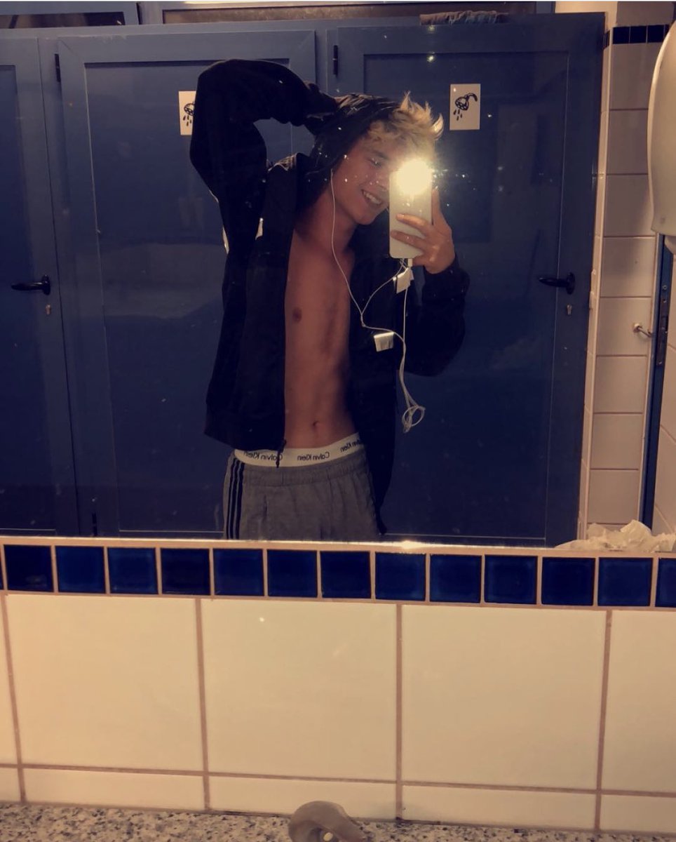 Hey everyone so please Check out all my Social Media of u follow me i follow u back 😘 Right now im Going live on tiktok Let’s Go and Join in my streams Let’s have fun all my Social media’s here linkr.bio/SORRYFORTHIS99 #tiktok #instagram #gay #gayboy #gayteen