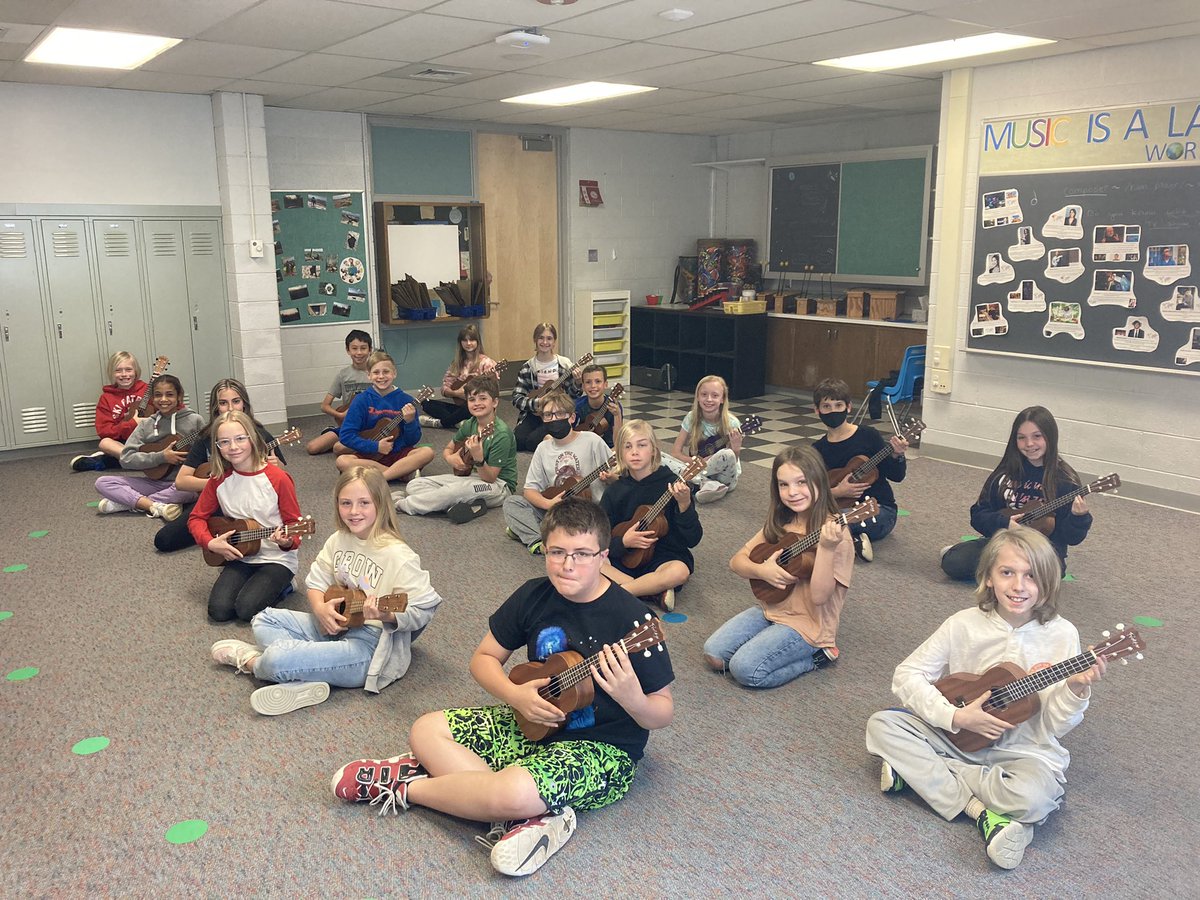 MrsAaronson's tweet photo. Fifth grade learning ukulele for the first time at LLE! This is so much fun! Thank you @FFEWLCSD for the support! @LLEWIXOM @WalledLkSchools https://t.co/WbOSWUwKcN