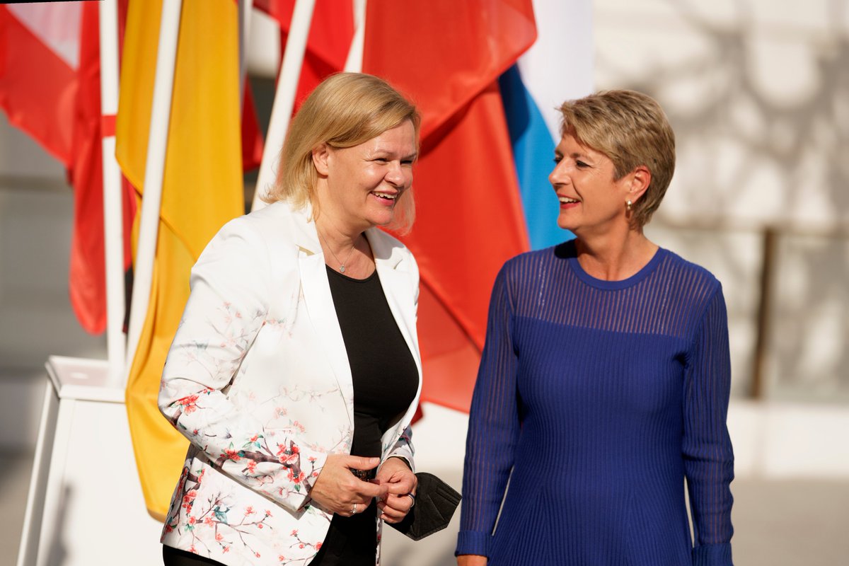 BMI_Bund's tweet photo. Die Innenministerinnen und Innenminister aus 🇩🇪 🇱🇮 🇱🇺 🇦🇹 🇨🇭 kommen heute und morgen in #Königstein zu Beratungen zusammen. Themen des bilateralen Austauschs: Kampf gegen grenzüberschreitende Kriminalität, russische Desinformation und Hilfe für ukrainische Geflüchtete. https://t.co/InUblLqoSD