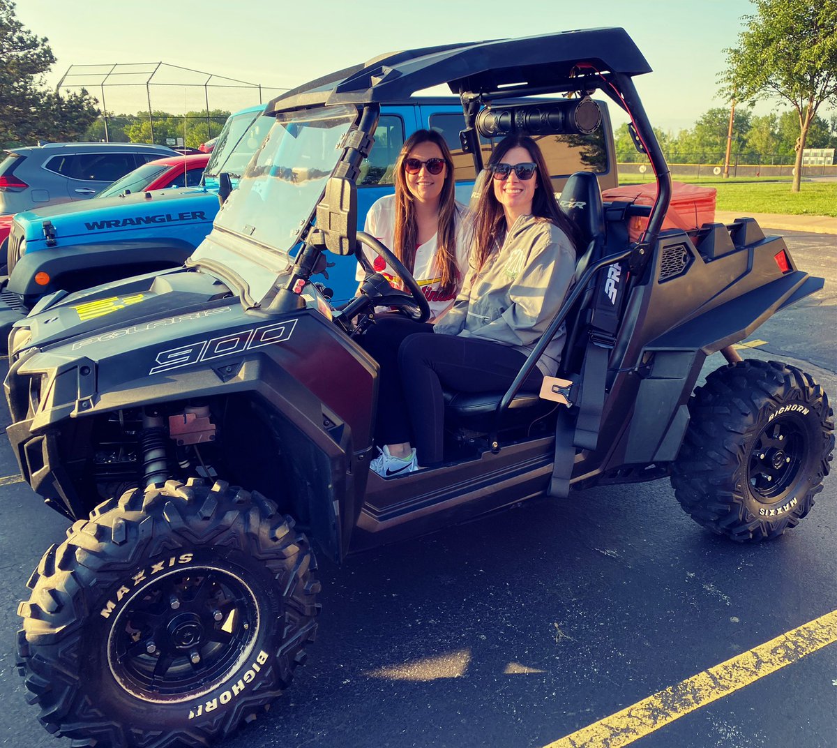 lnhoffman1120's tweet photo. @FZNWilliams and I had a fun time parading to school with the seniors this morning! https://t.co/ZpMtQJYrTy