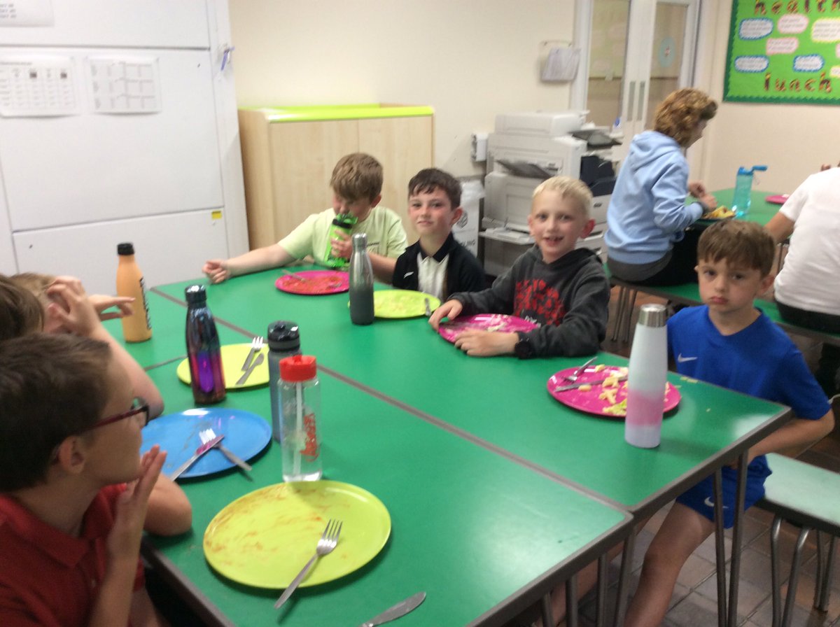 lamareprimary's tweet photo. We enjoyed pasta, jacket potatoes and salad. Some of us even had seconds. #greatfood #healthyeating #thankyouchefs https://t.co/nz9slBy9yk