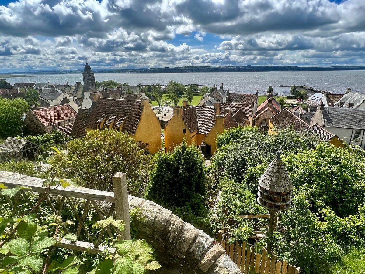 kilted_guide's tweet photo. It doesn’t matter how often I come, nor how many photos I already have, I can never resist just one or two more in beautiful #culross. A favourite place! #welcometofife #lovefife #britainsbestguides @STGAguides #bluebadgetouristguide  #visitscotland https://t.co/fjgTNb88Tc
