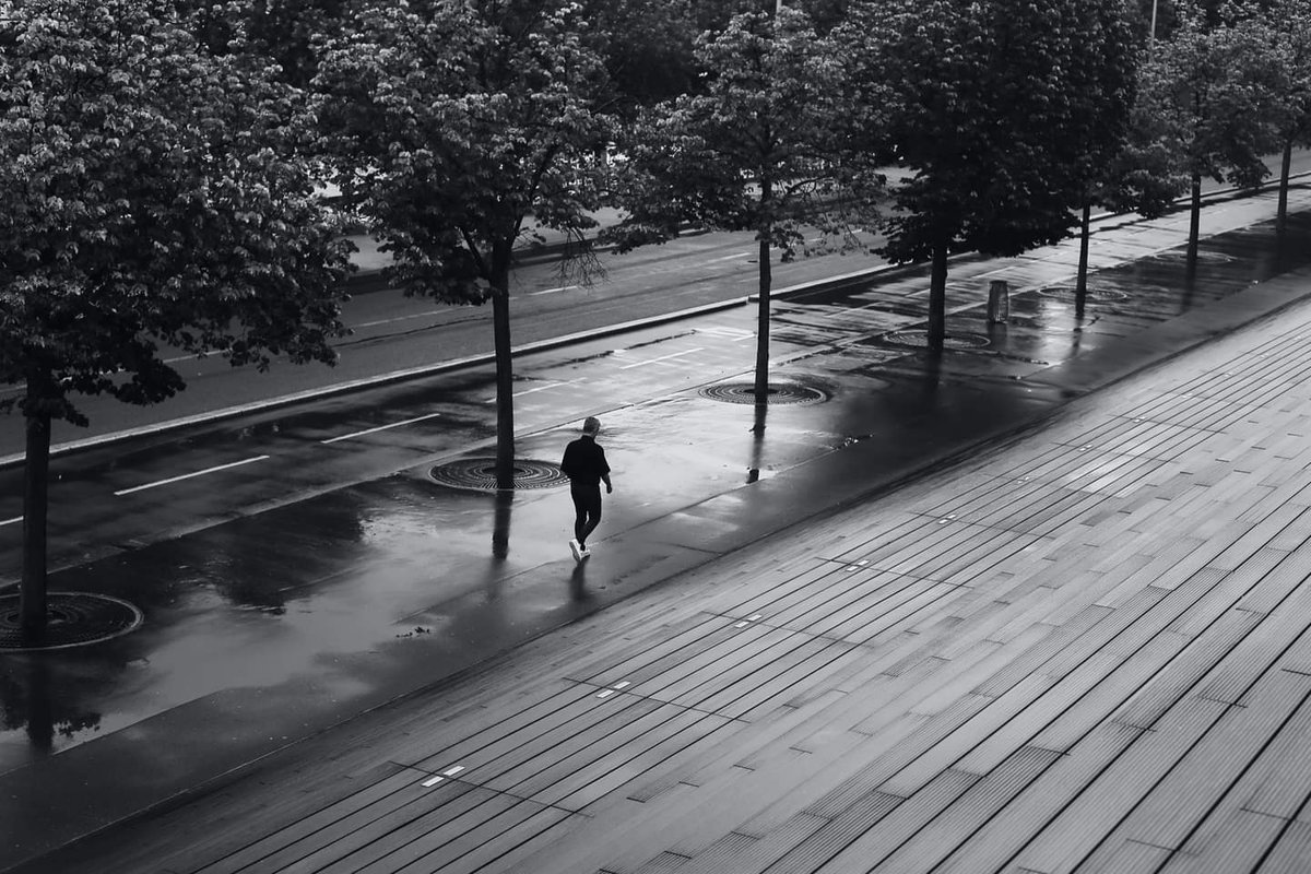 colinesss's tweet photo. Along the wet lines
#streetphotography #street #blackandwhite #Paris #pascalcolin #canon #50mm https://t.co/AeGzxCBmcR