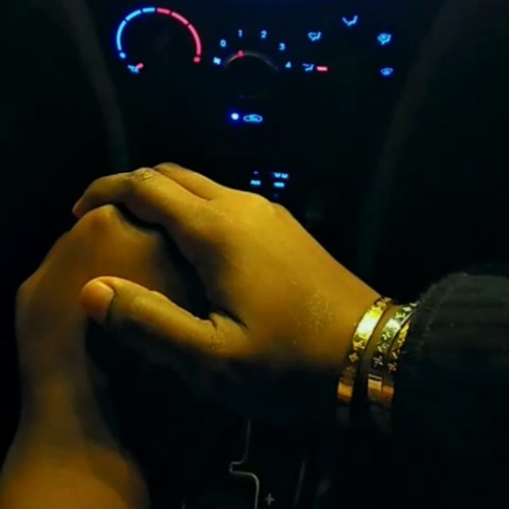 من أجمل ماقيل في الحُب :
هـو حبيبي عند الحُب، وصديقي عند المزاح، ووحيد قلبي في وحدتي