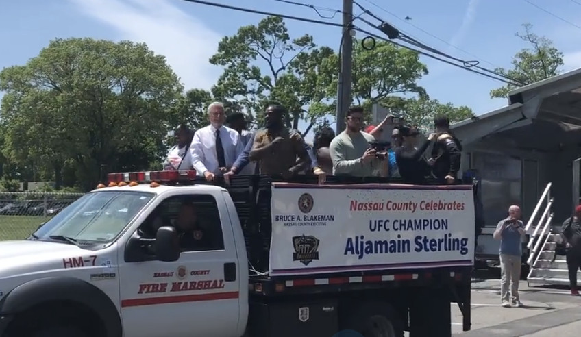 MMAFighting's tweet image. Video: UFC champ Aljamain Sterling receives hero’s welcome in hometown parade mmafighting.com/2022/5/23/2313…