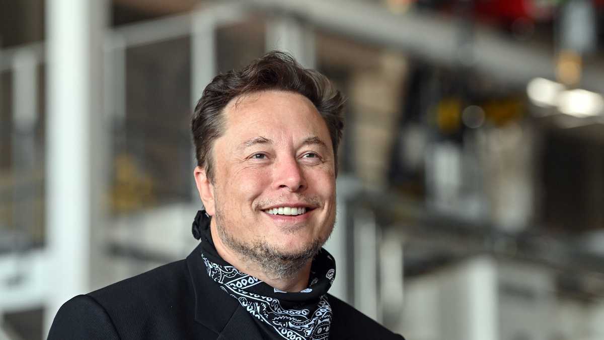 AmazingGlobalVz's tweet photo. #NotiAmazing | Elon Musk quiere que descargues tus recuerdos en un robot humanoide que están fabricando https://t.co/6s29L05s89 

#AmazingGlobal #ElonMusk #Robot #Tecnología https://t.co/Iuv5x6XgxK