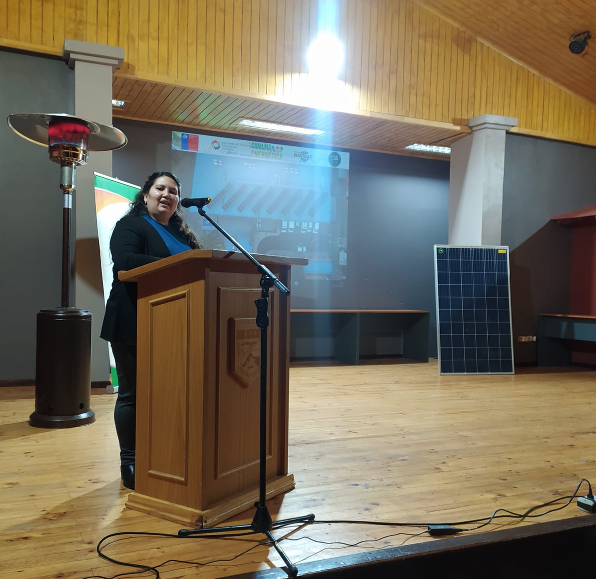 Agencia__SE's tweet photo. Directora ejecutiva @rosariquelmeh participa en la inauguración del Proyecto Fotovoltaico CESFAM Valle Mar de Navidad.

Este hito marca la entrega del proyecto “Energía Sostenible CESFAM Navidad", cofinanciado por la AgenciaSE y el @MinEnergia, en el marco del 5º Concurso de IEL. https://t.co/wJicnTWrbn