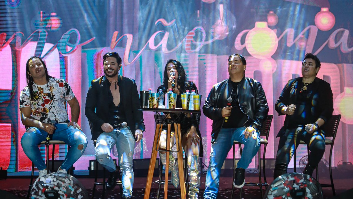 palcomp3's tweet photo. No último dia 20 rolou o #CalcinhaPretaDay, que além de apresentar pro mundo o novo DVD da @calcinhapreta, homenageou a inesquecível Paulinha Abelha 🐝💞
“Como Não Amar (Ao Vivo em Belém)” foi lindo e já tá no meu app pra ouvir e baixar. Vem!
→ https://t.co/kEvPk3UTer https://t.co/p2qlRKv70o