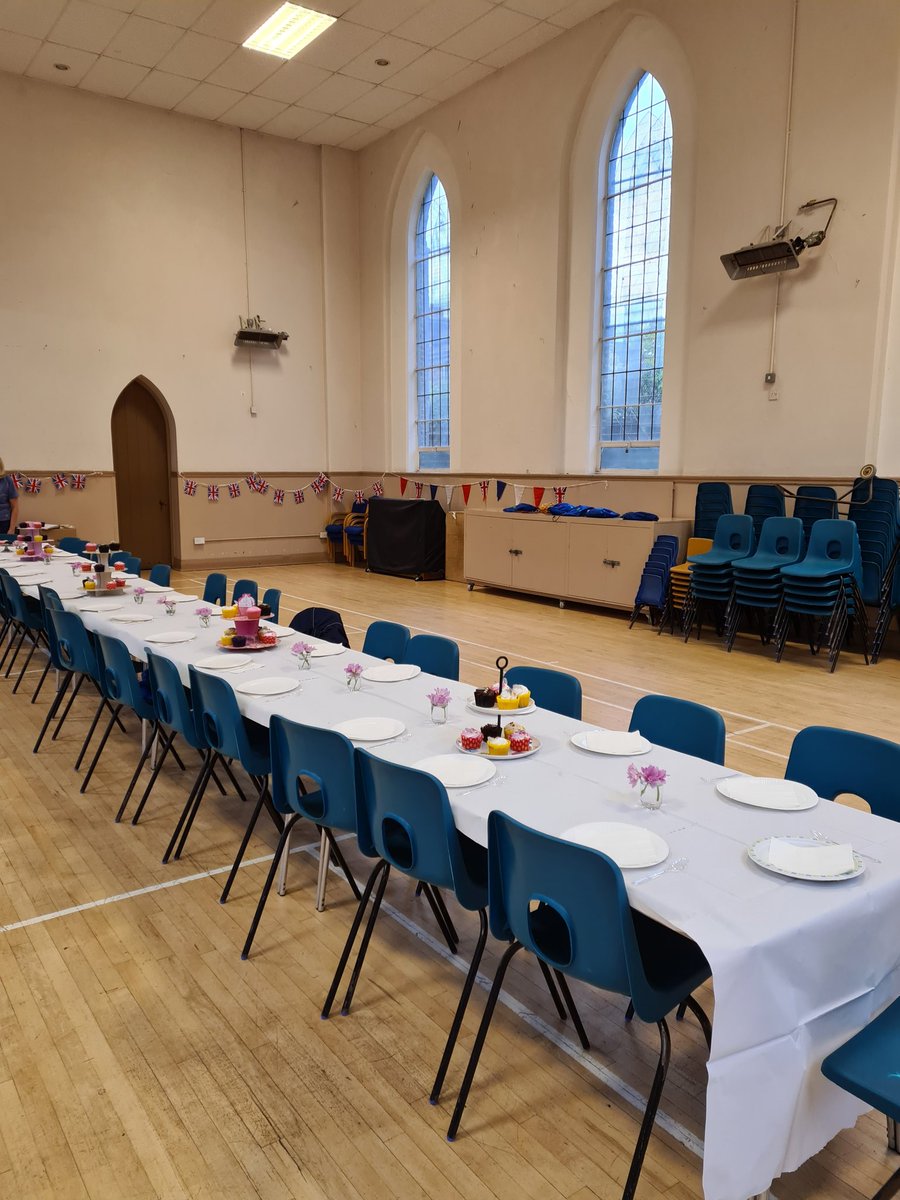 3rdLNGuides's tweet photo. Tonight the brownies joined the guides for an indoor street party to celebrate the queen's jubilee. We played games, made knickerbocker glories and ate cupcakes. #PlatinumJubilee @GGLSELewisham @Guiding_LaSER @Girlguiding https://t.co/cSXTdY2hSR