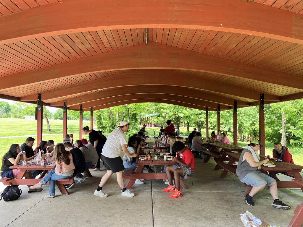 CHSCrimsonTide's tweet photo. Celebrating the Class of 2022 at today's senior picnic. https://t.co/DqHu1kk4Sy