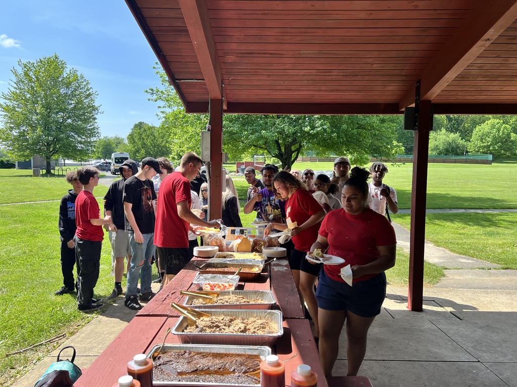 CHSCrimsonTide's tweet photo. Celebrating the Class of 2022 at today's senior picnic. https://t.co/DqHu1kk4Sy