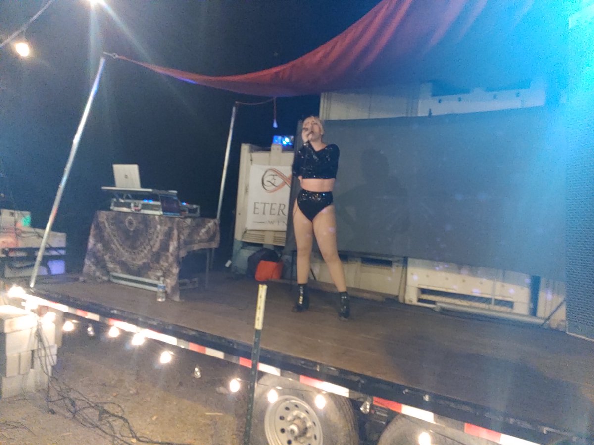 Join us this Thursday Night Lights for Courtney Noe at Eternal Wines. This diva comes to us from Portland, OR. She's feisty and fun, so come out and dance! Taqueria Mi Pueblito will be on site 5-8pm. 
#WaWine #WallaWalla #WallaWallaWine #WallaWallaMusic #Wine #Music #WineLife