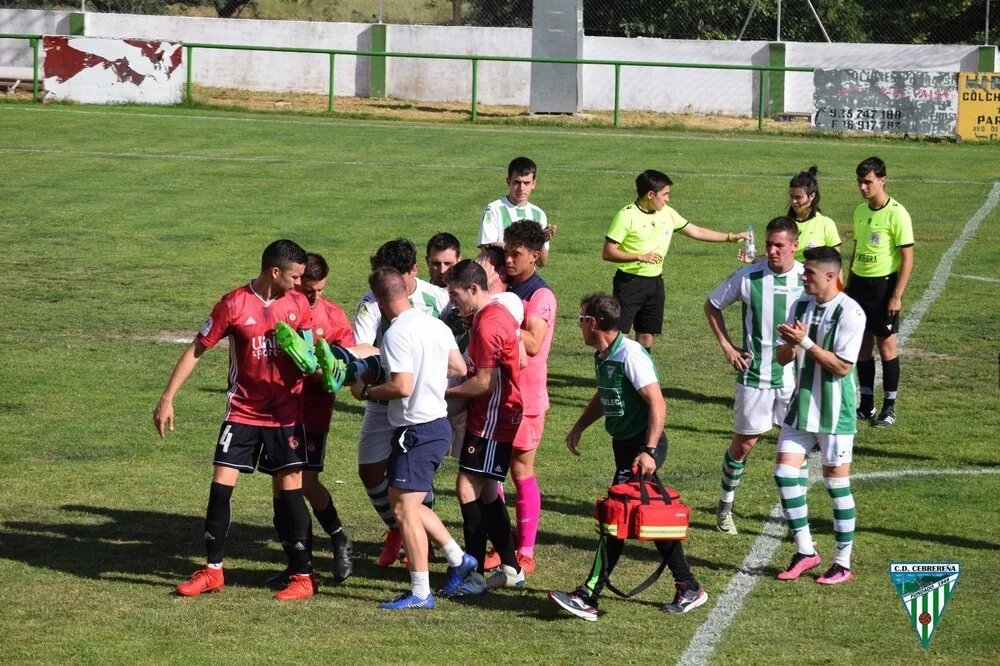 "Cuando caí la rodilla sonó como cuando cruje un listón de madera" 🤕
David Terleira, pendiente de la resonancia magnética que confirme el alcance de su lesión. «Tiene mala pinta» 
Mucho ánimo <a href="/terle_15/">david terleira</a> 💪🏻 Te queremos volver a ver sobre el césped
diariodeavila.es/Noticia/Z659DC…
#Avila