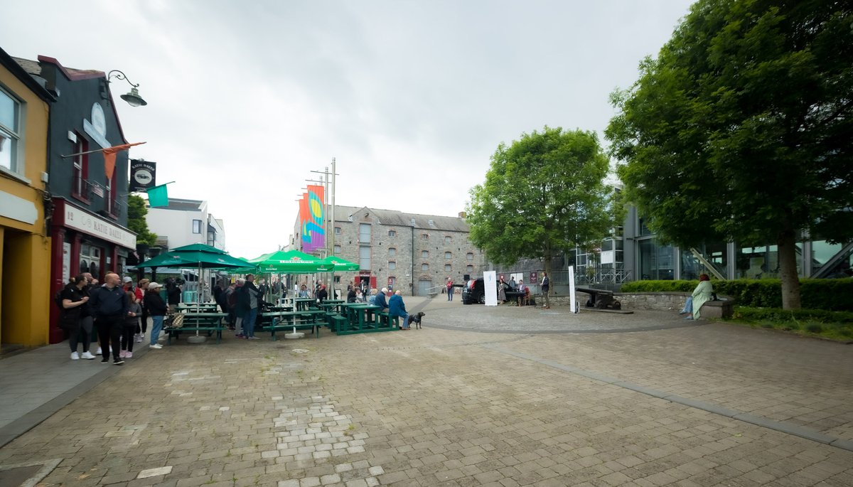 OperaLimerick's tweet photo. #operalimerick #operaforall #limerickedgeembrace #opera #streetsoflimerick https://t.co/W4KY1cTbA2