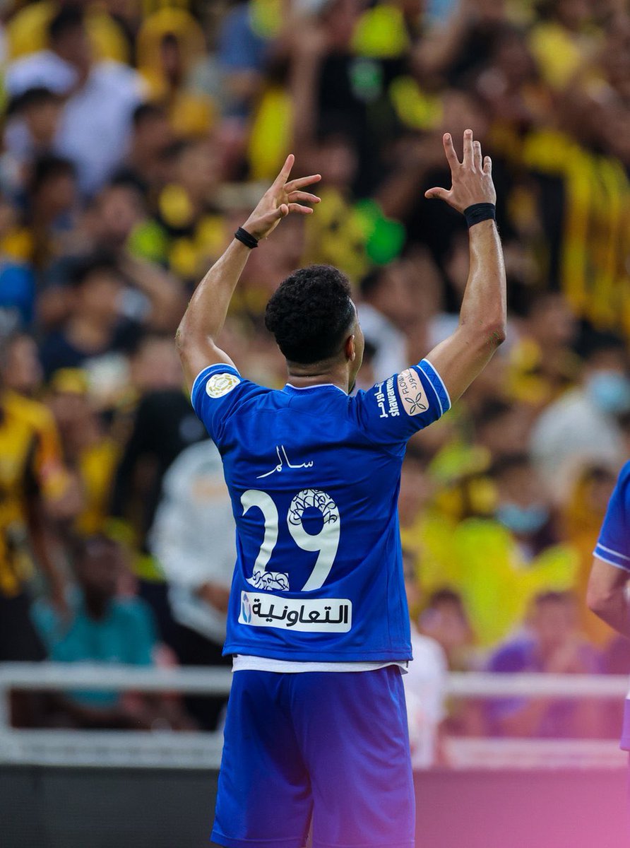 salem_d29's tweet image. الأنتصار  مذاقه لذيذ لكنه يكون ألذ عند معانقة الذهب💪

الحمدلله.. فوز مهم، وسنواصل مسيرتنا لتحقيق اللقب بإذن الله..

أمامنا هدف واضح.. إسعاد جماهيرنا الغالية فلن نتوقف🙏💙