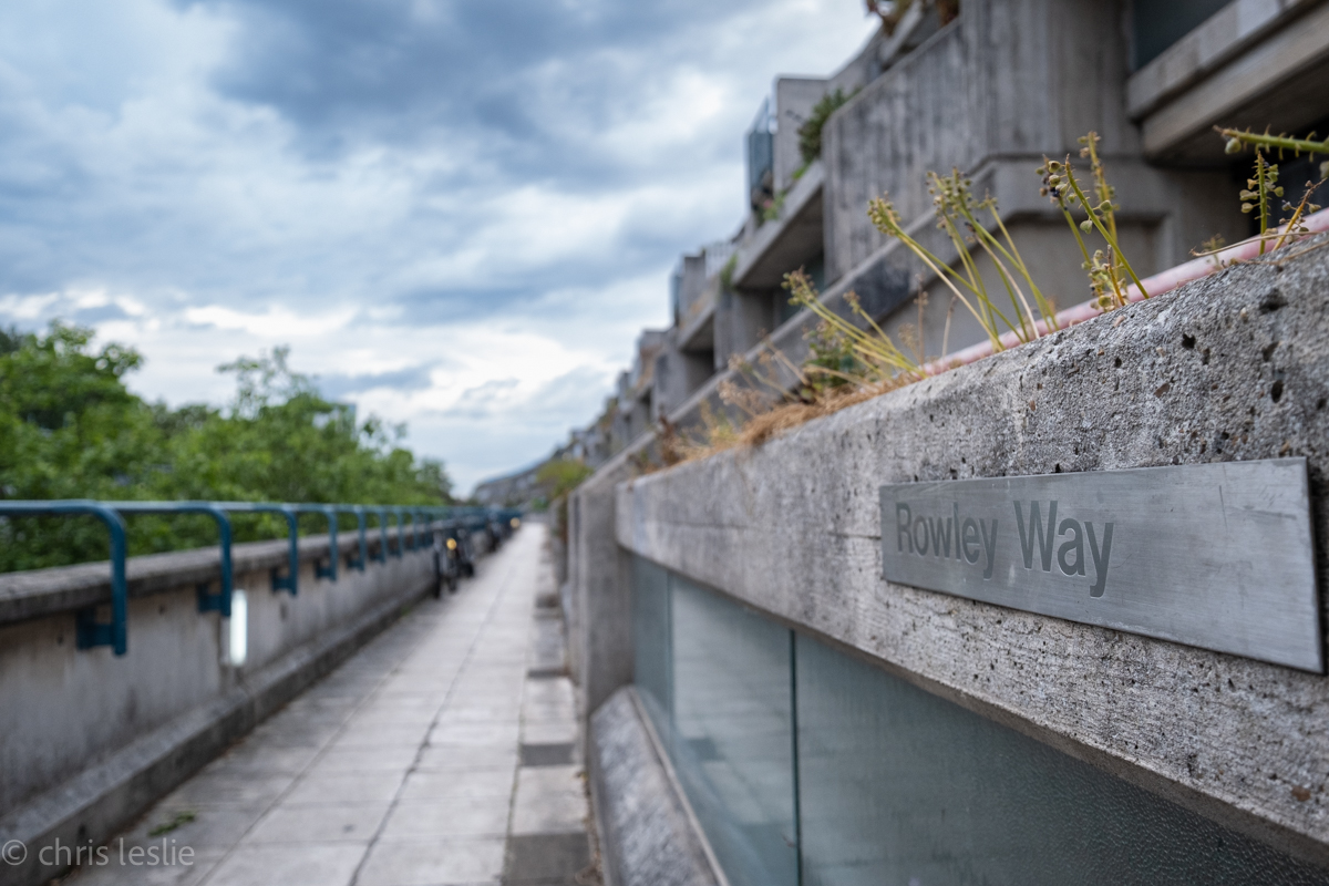clesliephoto's tweet photo. A wee walkabout after a shoot in London and finally made it to the Grade II Listed Alexandra &amp; Ainsworth Estate this eve.  Been meaning to visit for an age. Loved it. A Cinematic concrete palace from a different world. 
# 1
@AA_Estate @BrutalHouse @Brutalism101 @BrutalConstruct https://t.co/vFoRvPXYgZ