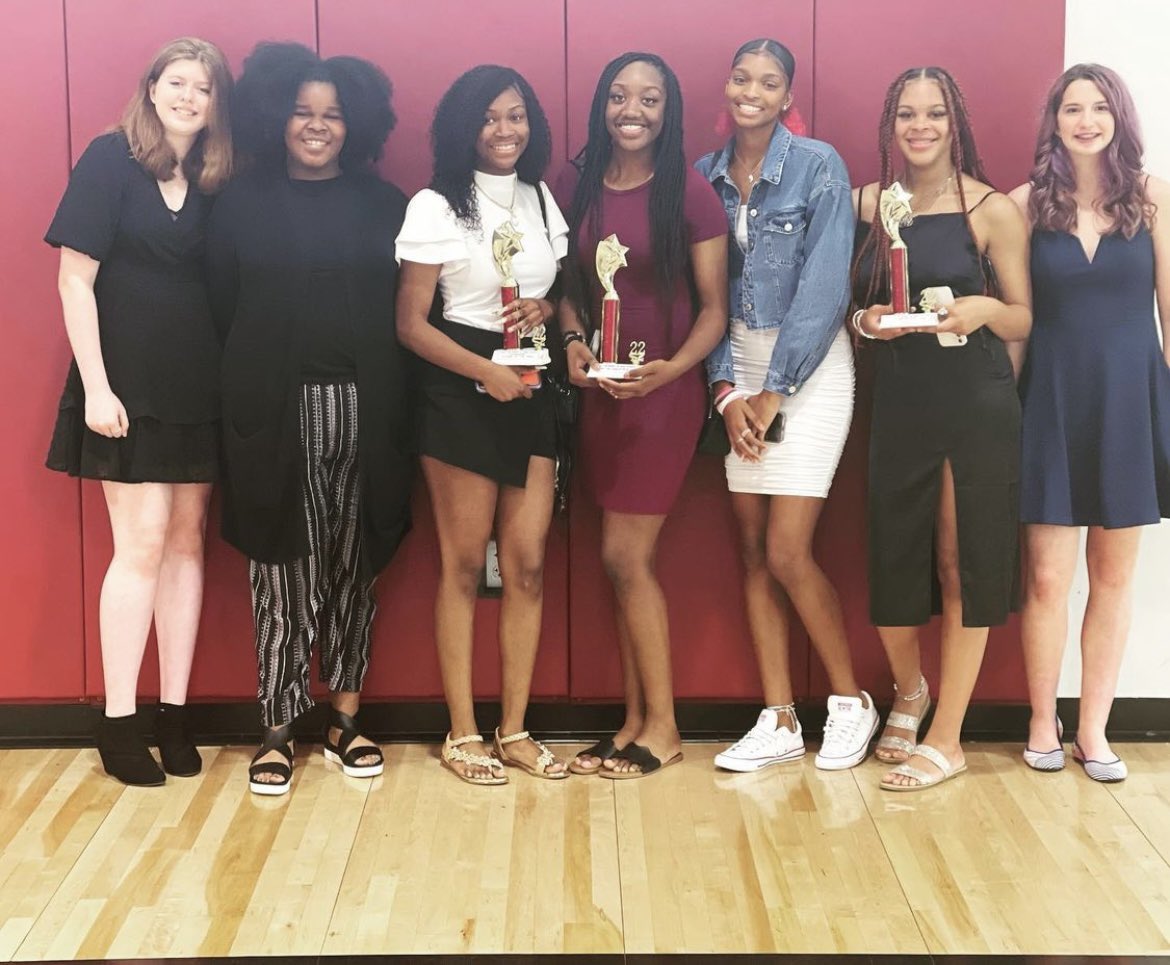 MariahBellVball's tweet photo. I was awarded Defensive Player of the Year! Super excited for what’s to come! @lsssvb @LSSSTitans @TAVHouston @PrepDigTX @BlackGirlVolle1
#volleyball #vball #VarsityVolleyball #womensvolleyball #TAVHouston #volleyballrecruiting #MariahBellVolleyball #HBCURecruit https://t.co/iz4qUsQpOZ