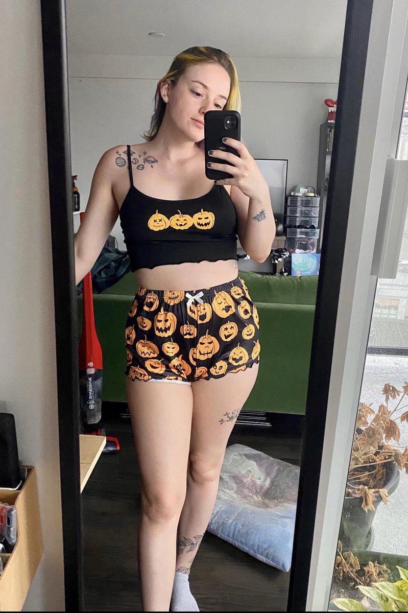 Hollyn27's tweet photo. 🎃🎃🍑🤌🏾😍 https://t.co/9qhUjVbmEe