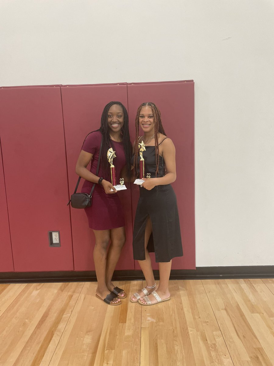 MariahBellVball's tweet photo. I was awarded Defensive Player of the Year! Super excited for what’s to come! @lsssvb @LSSSTitans @TAVHouston @PrepDigTX @BlackGirlVolle1
#volleyball #vball #VarsityVolleyball #womensvolleyball #TAVHouston #volleyballrecruiting #MariahBellVolleyball #HBCURecruit https://t.co/iz4qUsQpOZ