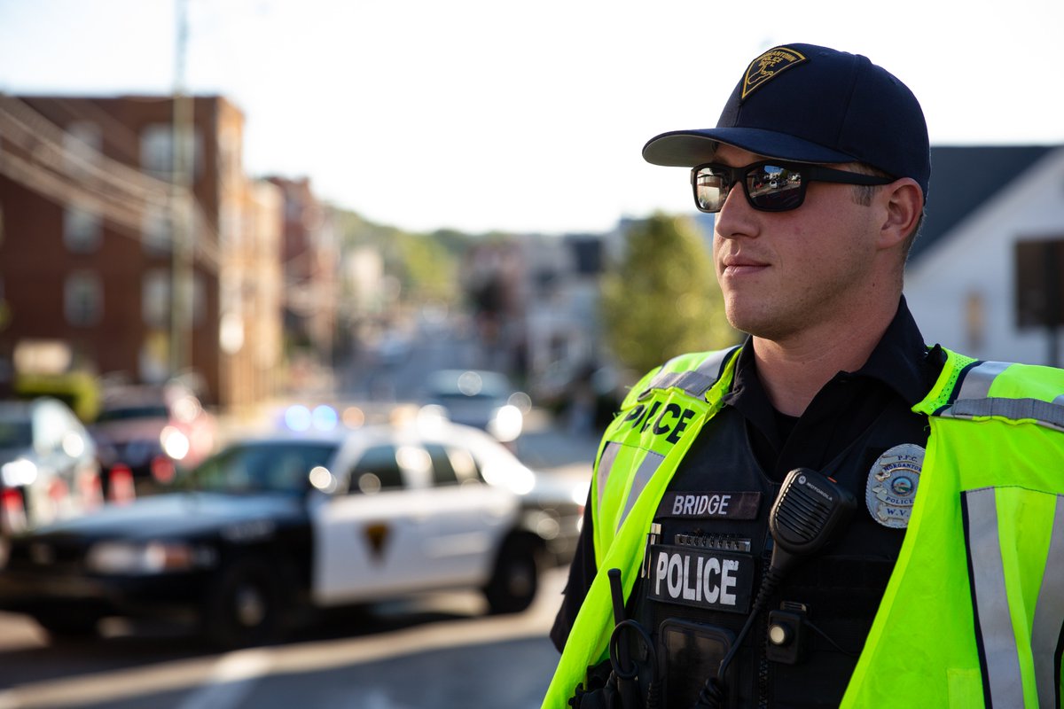 🚨Integrity Focused.
🚨Fairness Applied.
🚨Respect Earned.
When you serve with us you live these values everyday. We're looking for qualified candidates to join our team and serve with the best. The deadline to apply is June 6, for more information visit morgantownpd.com/careers