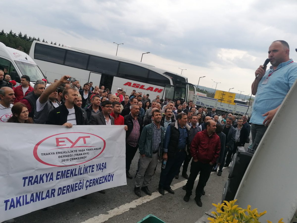 TrakyaEytSydd1's tweet photo. 59 TEKİRDAĞ diyor ki;

Olmaz  beya olmaz  kızanım
EYT' siz SEÇİM olmaz beya. 
O da ne zaman;
👇
❗#SeçimeGitmedenEYT  ❗

Sen ne dersin Abe kızanım
KADERDAŞIM https://t.co/znHjzigElr