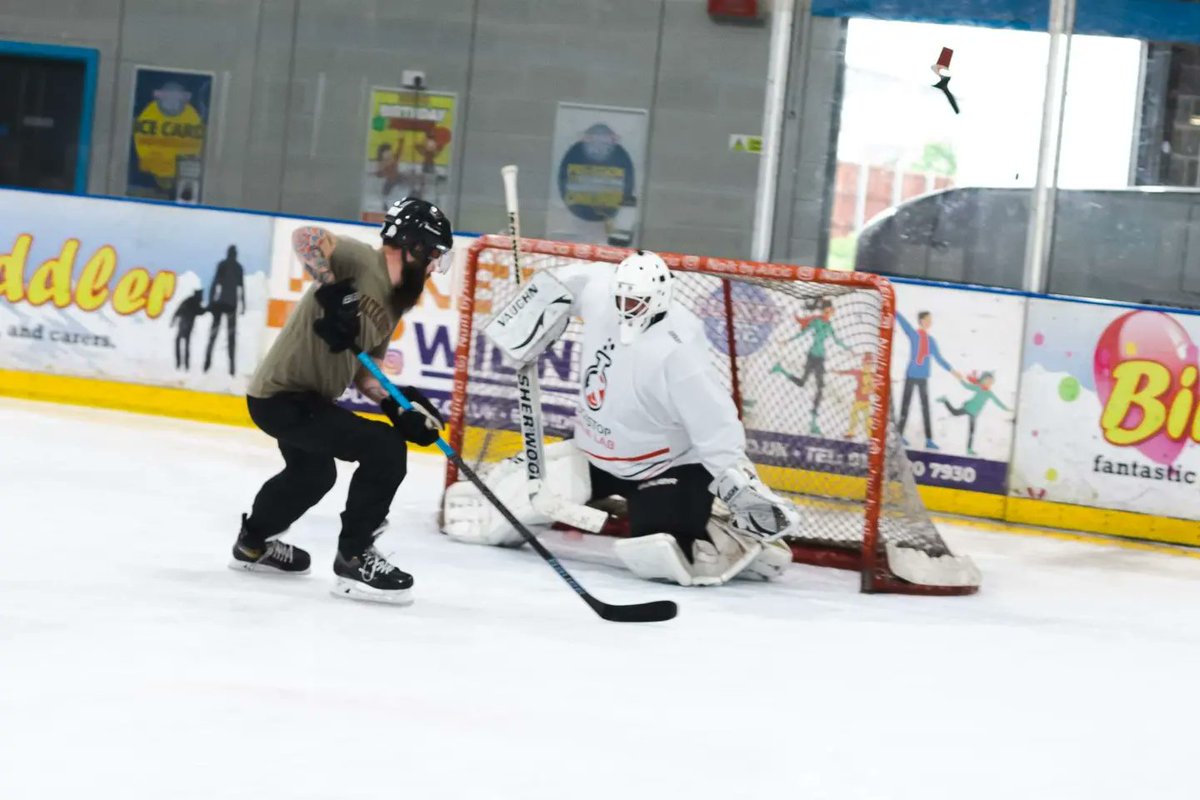 cheshire_fan's tweet photo. Rocking my @PuckStopUK newest Goalie lab training jersey in training last nite, these jerseys r just awesome in there sizes so lightweight n comfy to wear .
#training #Hockey #icehockey #puckstop #goalielab #jersey https://t.co/l8x9gsF0l3