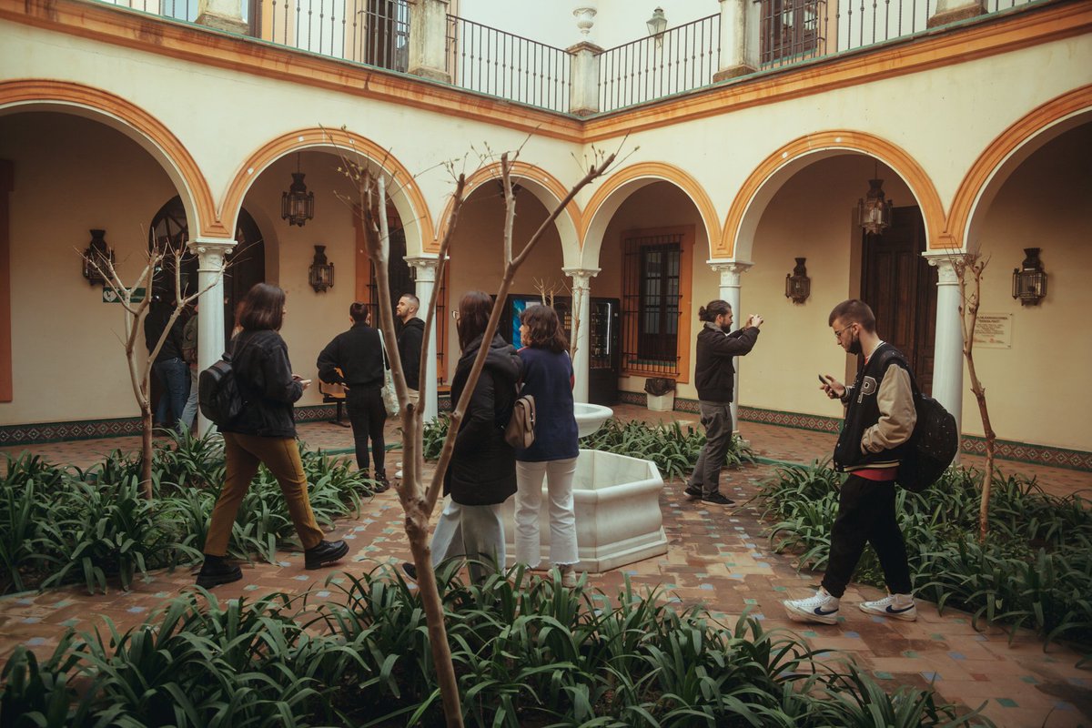 ECAES_'s tweet photo. AMARÁS: Proceso de localizaciones con nuestro alumnado de @ardentiafilms y nuestros antiguos alumnos de @Solearfilms. Encontrar el espacio perfecto para la narración y también para la producción.
Fotografías de nuestra profesora Ana Cayuela 🥰
#ECAES #EscueladeCine #filmlocation https://t.co/hubtxiMf2m