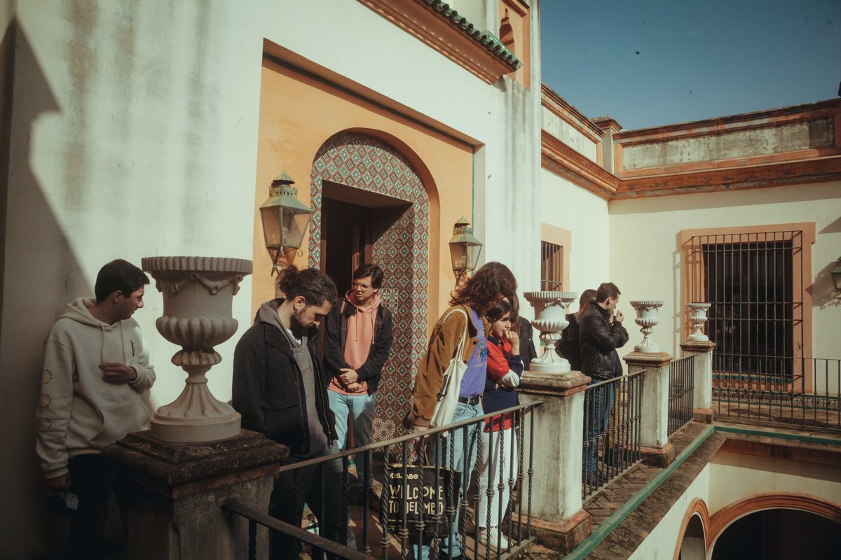 ECAES_'s tweet photo. AMARÁS: Proceso de localizaciones con nuestro alumnado de @ardentiafilms y nuestros antiguos alumnos de @Solearfilms. Encontrar el espacio perfecto para la narración y también para la producción.
Fotografías de nuestra profesora Ana Cayuela 🥰
#ECAES #EscueladeCine #filmlocation https://t.co/hubtxiMf2m