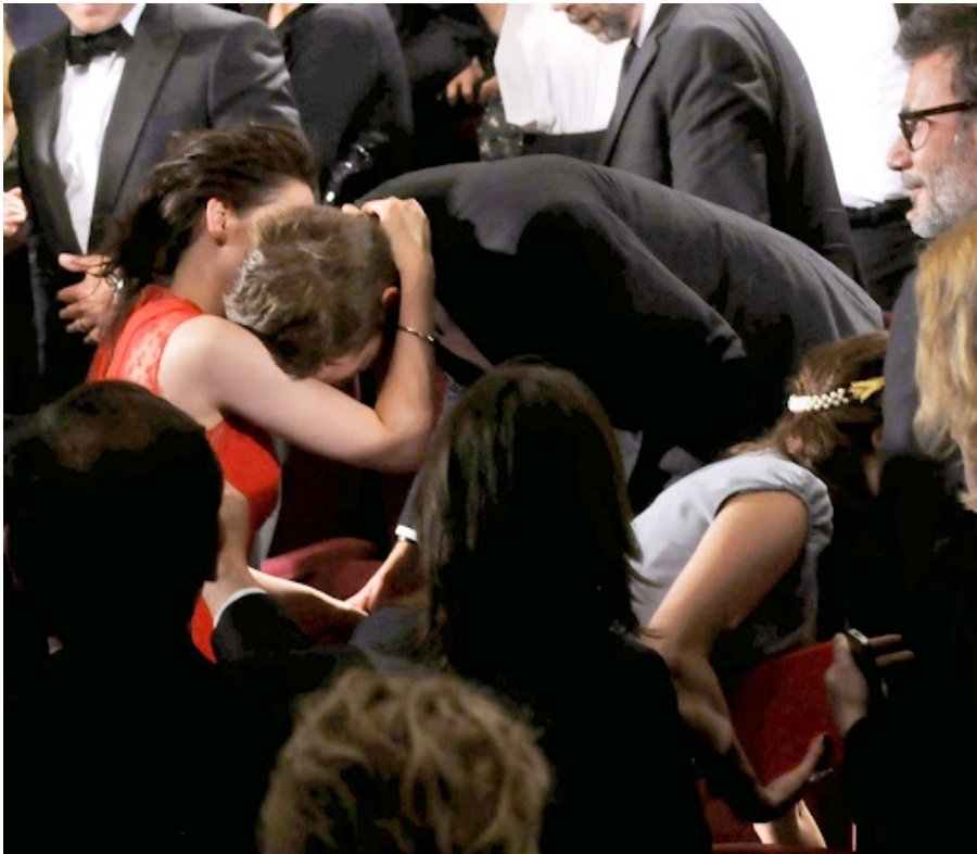 twilyrk's tweet photo. #KristenStewart a #Cannes2022 ed è subito #cannes2012 con i miei #robsten che mi mancheranno a vita ..... https://t.co/IvnGG4RBPY