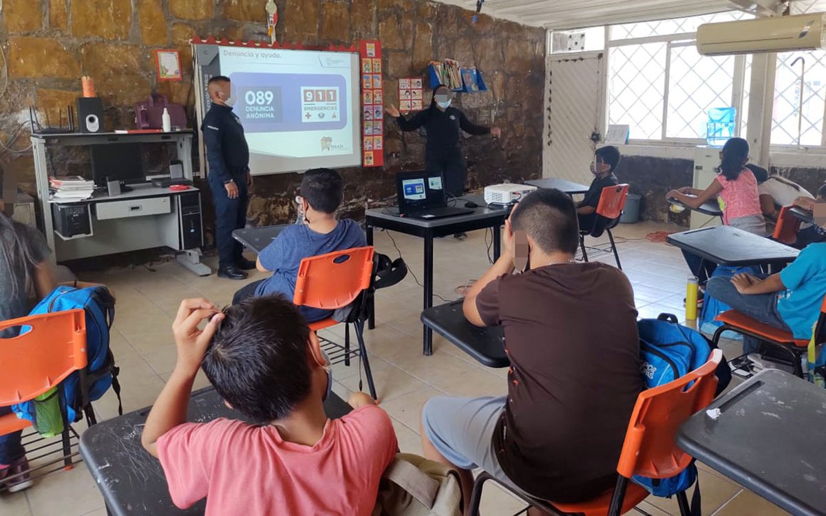 SSP_GobTam's tweet photo. #PolicíaentuEscuela elementos de #PrevencióndelDelito de la #PolicíaEstatal, se reunieron con alumnos de la Escuela Primaria “Vicente Guerrero” del municipio de #Jimenez para platicar sobre #Autoproteccion #Tamaulipas #Contigo #Cerdadeti https://t.co/P4KaQBUZzm
